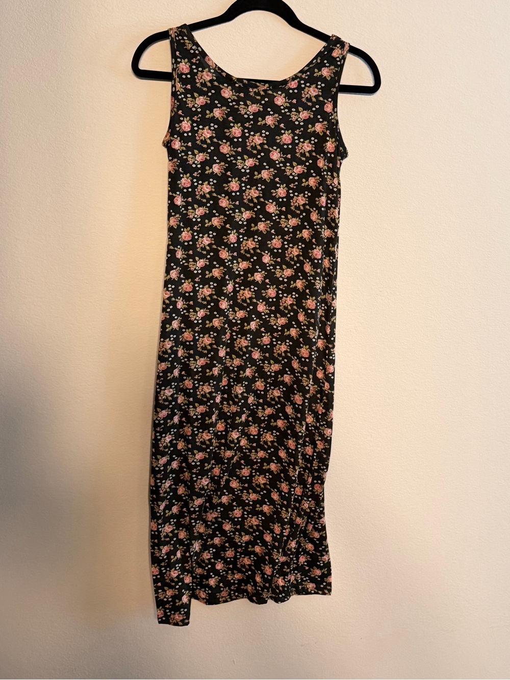 Floral Sleeveless Black Midi Dress with Pink Roses - Picture 2 of 3